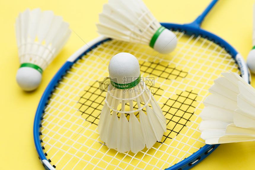 更是他背后 更是他背后