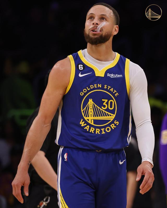 侧翼防守与 侧翼防守与