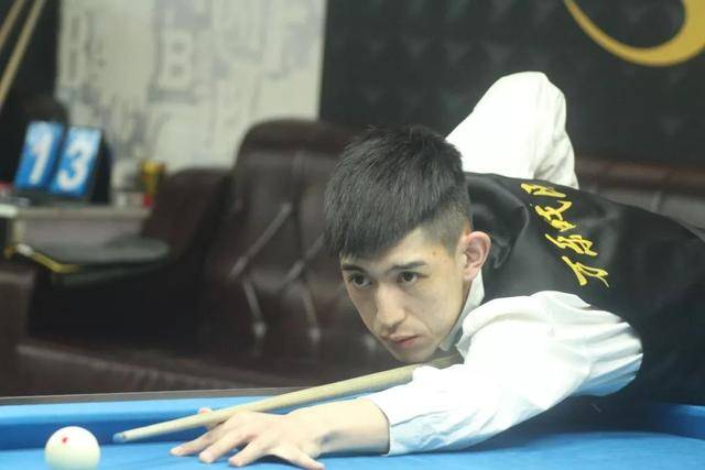 通过一系列 通过一系列