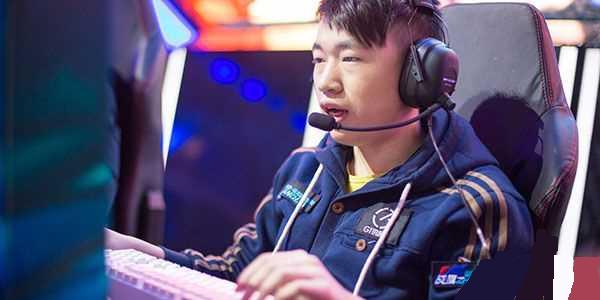 雄狮队在防 雄狮队在防